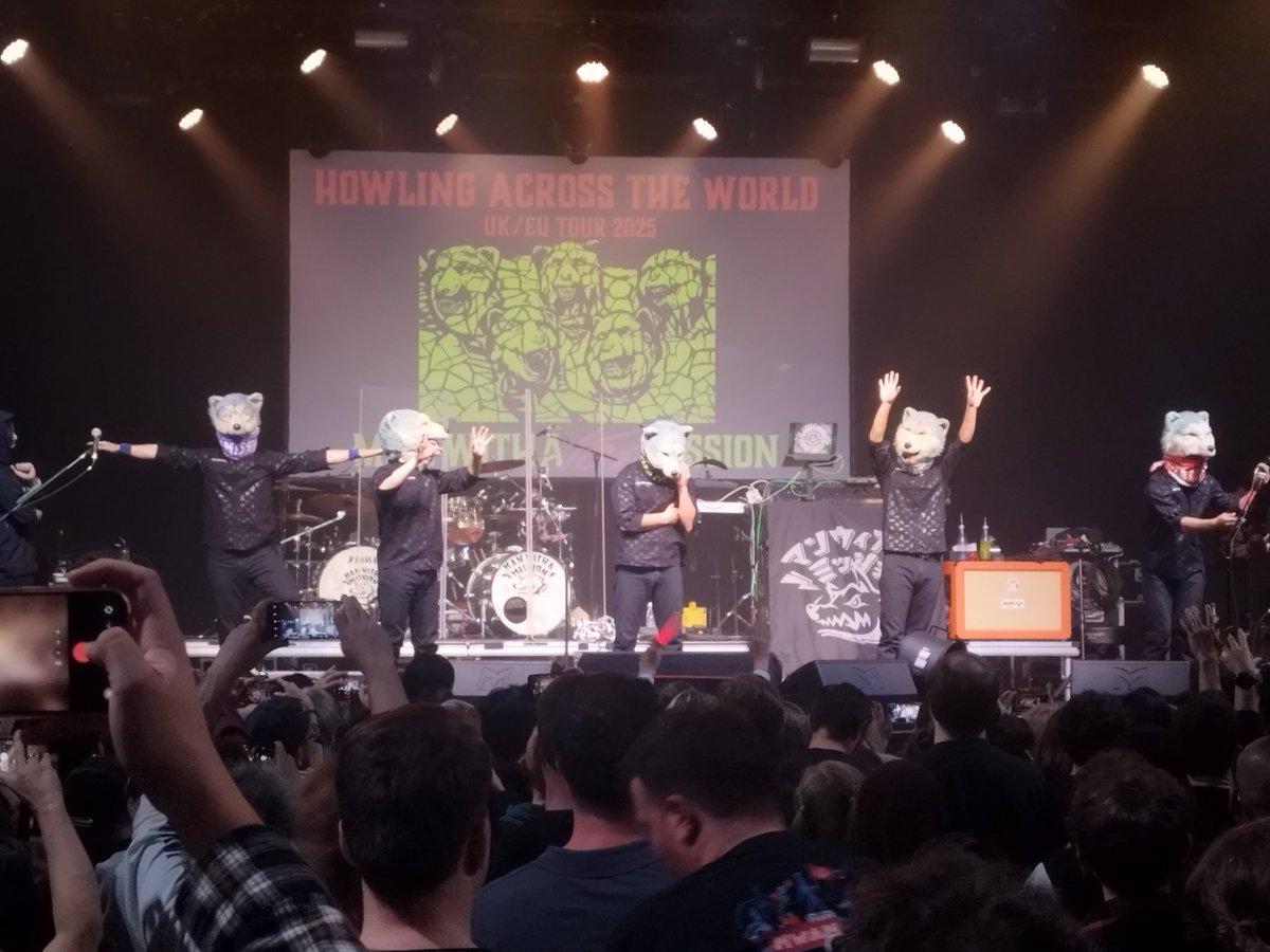 JustiBasti's tweet photo. Und endlich habe ich es auch geschafft @juanpegasus zu treffen, einer der verrücktesten, grössten und nettesten MWAM Fans :3
#MANWITHAMISSION #MWAM #HowlingAcrossTheWorld #HATWTOUR2025 #HATW https://t.co/hSgGoWhuHP
