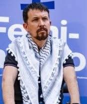 Quarter04232136's tweet image. ¿Algún psiquiatra por aquí que explique lo de este personaje? 😂