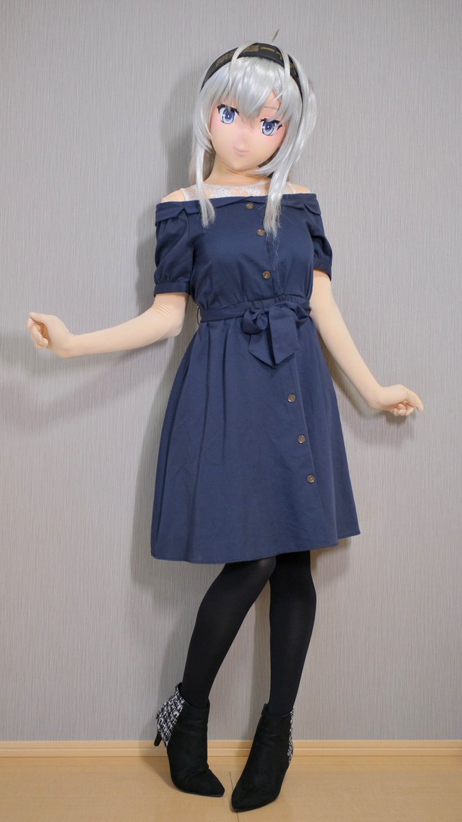 肩出しワンピすず。