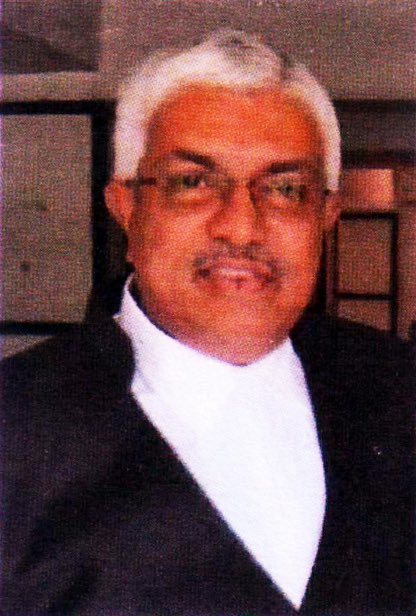 AG_knocks's tweet image. This is Justice Atul Shridharan.
He took suo motu action against BJP Minister Vijay Shah for using ‘scurrilous language’ against Col. Sofiya Qureshi.
He was transferred from J&K when he was about to become Chief Justice. Now, he has been transferred again on govt’s request🤷♂️…