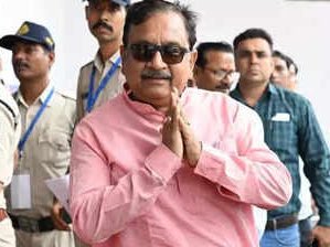 AG_knocks's tweet image. This is Justice Atul Shridharan.
He took suo motu action against BJP Minister Vijay Shah for using ‘scurrilous language’ against Col. Sofiya Qureshi.
He was transferred from J&K when he was about to become Chief Justice. Now, he has been transferred again on govt’s request🤷♂️…