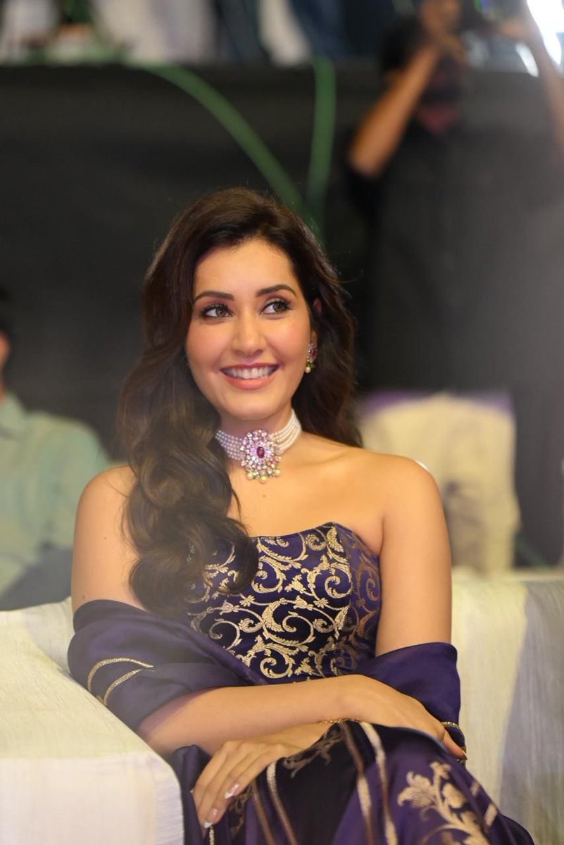 Lets OTT x CINEMA (@letsottxcinema) on Twitter photo Gorgeous #RaashiiKhanna steals the spotlight at the #TelusuKada pre-release event! ✨
Live ▶️ youtube.com/live/O9YIYZNuS…
#TelusuKada in cinemas from October 17th 💫
#LoveU2 #UnapologeticallyRadical
<a href="/Siddubuoyoffl/">Siddhu Jonnalagadda</a> <a href="/NeerajaKona/">Neerajaa Kona</a> <a href="/SrinidhiShetty7/">Srinidhi Shetty</a> <a href="/MusicThaman/">thaman S</a> <a href="/harshachemudu/">harsha chemudu</a> Gorgeous #RaashiiKhanna steals the spotlight at the #TelusuKada pre-release event! ✨
Live ▶️ youtube.com/live/O9YIYZNuS…
#TelusuKada in cinemas from October 17th 💫
#LoveU2 #UnapologeticallyRadical
<a href="/Siddubuoyoffl/">Siddhu Jonnalagadda</a> <a href="/NeerajaKona/">Neerajaa Kona</a> <a href="/SrinidhiShetty7/">Srinidhi Shetty</a> <a href="/MusicThaman/">thaman S</a> <a href="/harshachemudu/">harsha chemudu</a>