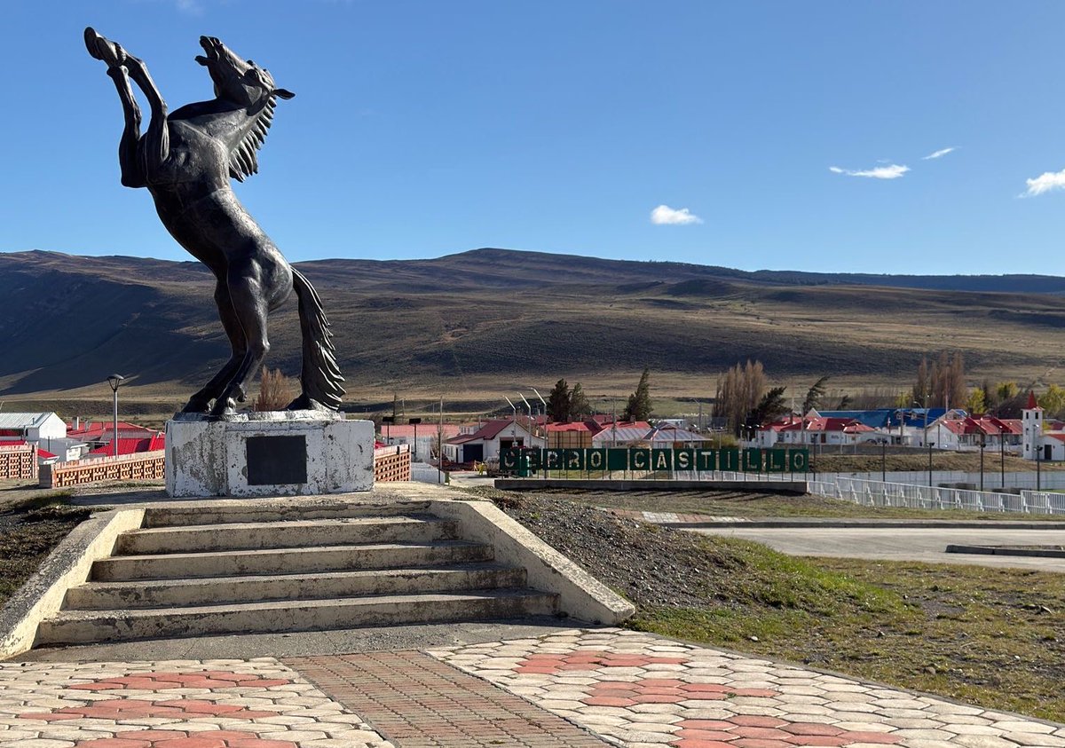 PDI_Magallanes's tweet photo. 🔵 En el marco del Aniversario 45 de #TorresdelPaine, los jefes de la Bicrim y de Migraciones y Policía Internacional Puerto Natales realizaron un saludo protocolar a la alcaldesa y concejales que trabajan para mejorar la calidad de vida de los habitantes de la comuna. https://t.co/E1VOKRuANy