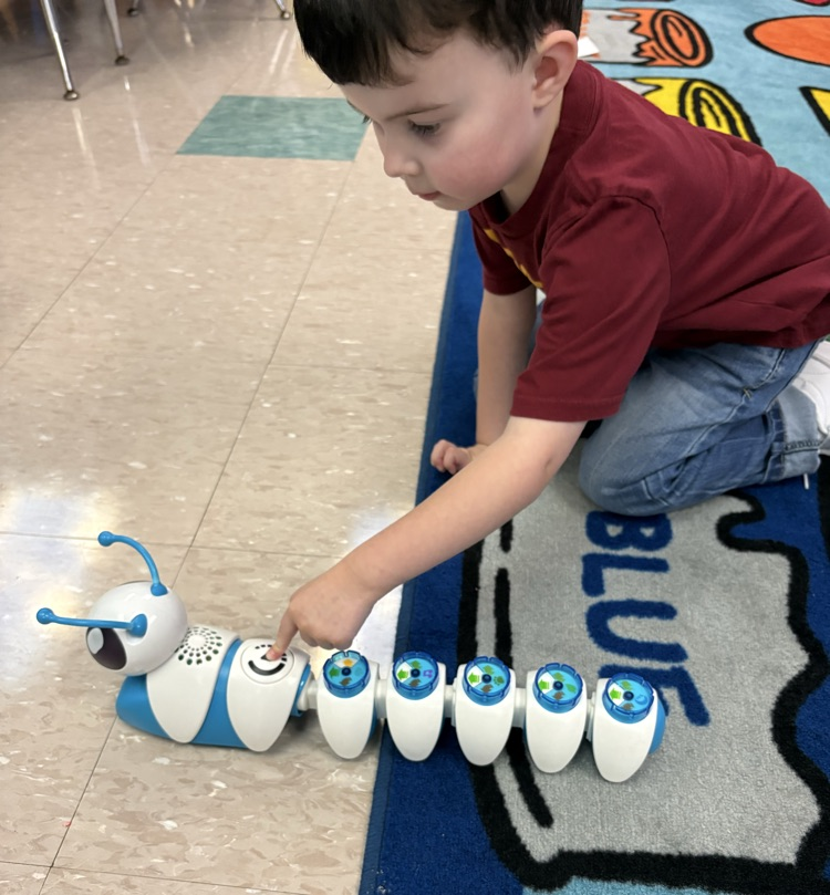 DCEsuperhornets's tweet photo. Mrs. Hubbard's class became mini programmers! They helped our Code-a-Pillars wiggle and crawl their way to find the letters E and F. The kids had to think critically, make a plan, and work together as a team to get their caterpillars moving! #LaunchintoLearning https://t.co/D3v6mPHbze