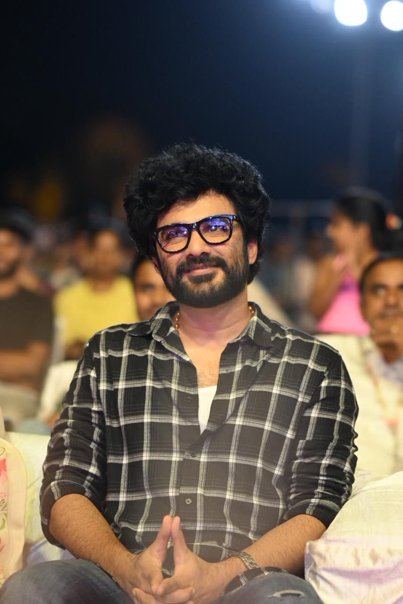 Lets OTT x CINEMA (@letsottxcinema) on Twitter photo The ever-stylish Star Boy <a href="/Siddubuoyoffl/">Siddhu Jonnalagadda</a> is at the #TelusuKada pre-release event, radiating all the love and energy! 💥❤️🔥
Catch the excitement LIVE now 👇
▶️ youtube.com/live/O9YIYZNuS…
#TelusuKada in cinemas from October 17th 💫
#LoveU2 #UnapologeticallyRadical
<a href="/NeerajaKona/">Neerajaa Kona</a> The ever-stylish Star Boy <a href="/Siddubuoyoffl/">Siddhu Jonnalagadda</a> is at the #TelusuKada pre-release event, radiating all the love and energy! 💥❤️🔥
Catch the excitement LIVE now 👇
▶️ youtube.com/live/O9YIYZNuS…
#TelusuKada in cinemas from October 17th 💫
#LoveU2 #UnapologeticallyRadical
<a href="/NeerajaKona/">Neerajaa Kona</a>
