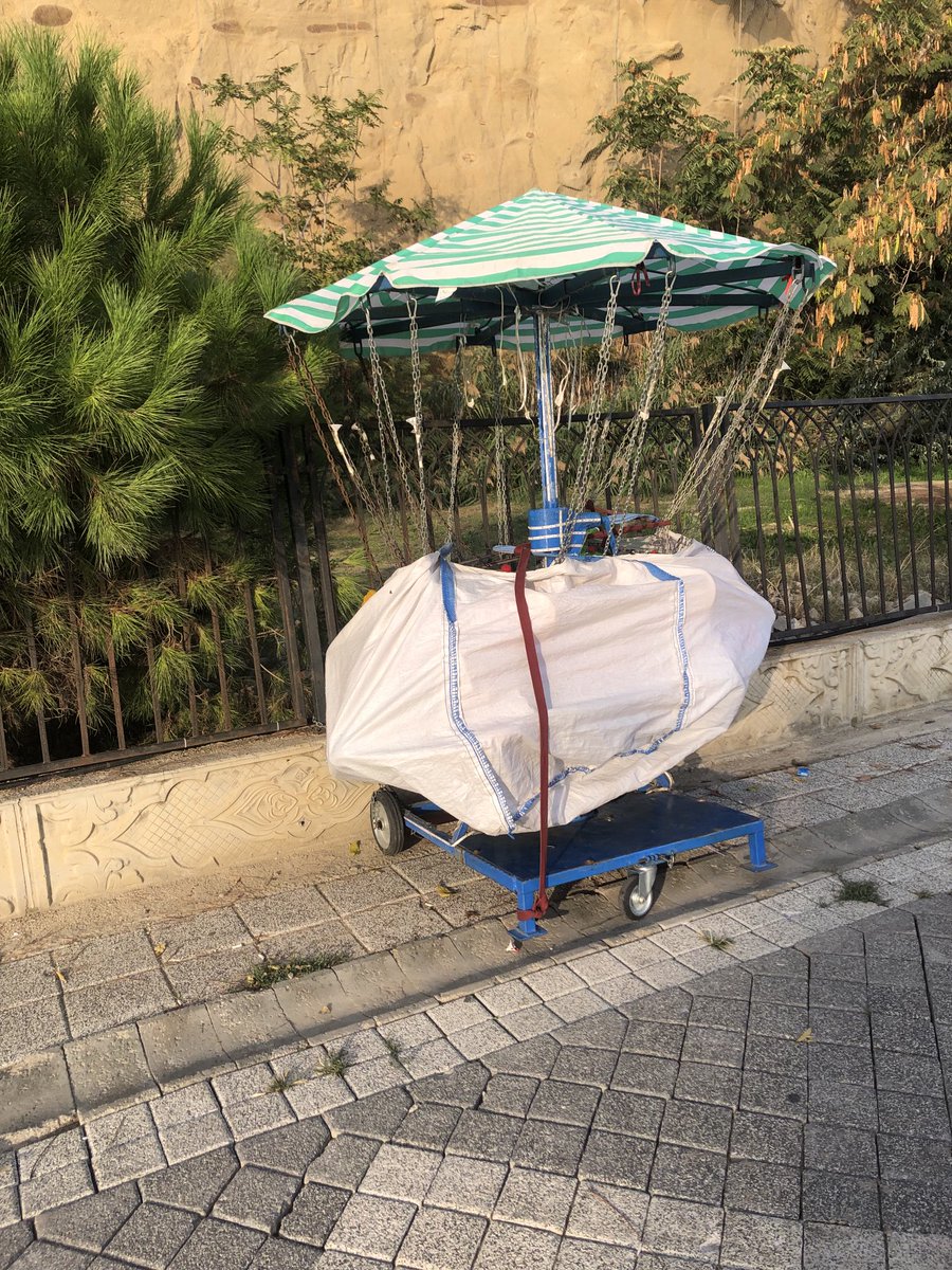 irfansayar's tweet photo. Silivri’de disneyland açıldı dediler. Koştum geldim. Bu gün kapalıymış😵‍💫 https://t.co/7bgpZ0Ql0W