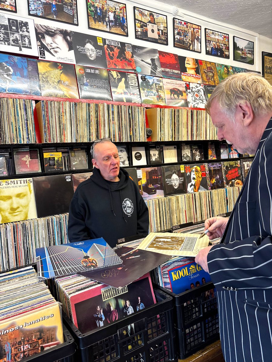 TheMusicalBoxRS's tweet image. What a lovely afternoon we’ve just had welcoming the legendary Rick Wakeman &amp;amp; management to the shop ahead of his gig tonight at The Philharmonic Hall!

Last year Rick wrote an article in Record Collector Magazine on how he was searching for a 7” of ‘Kenny Ball - I Still Love You…