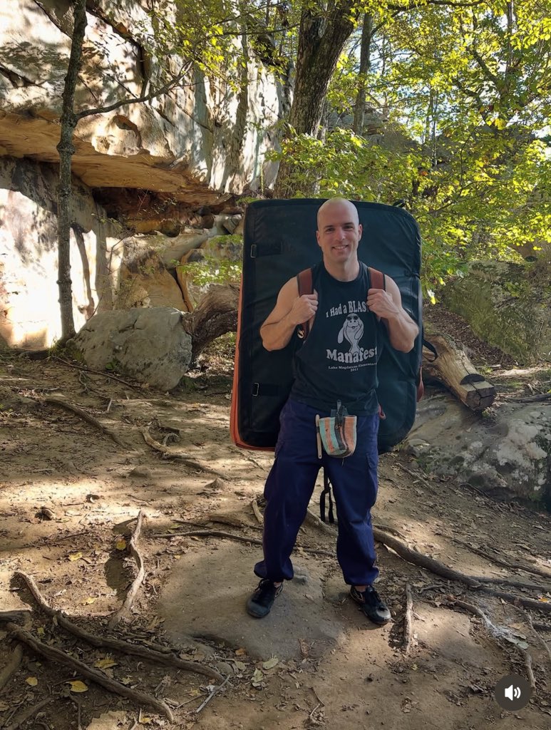 fitmcupdates's tweet image. 📸 | Fit posted this on Instagram with the caption "bald boy autumn" ! (1/2)