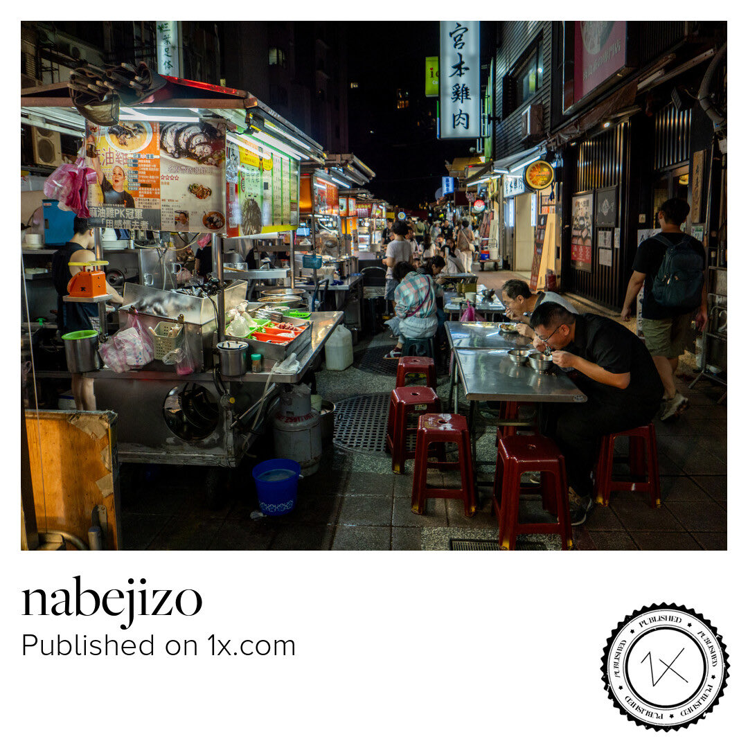 pssiam's tweet image. 先週末の台北の写真、Published いただきました。

こんなシーンを想定して連れていったコンデジ、D LUX-8が大活躍してくれました。

ちっこいのに、キレるカメラです。

#1x
#published
#台湾
#台北
#street
#カメラ好きさんと繋がりたい