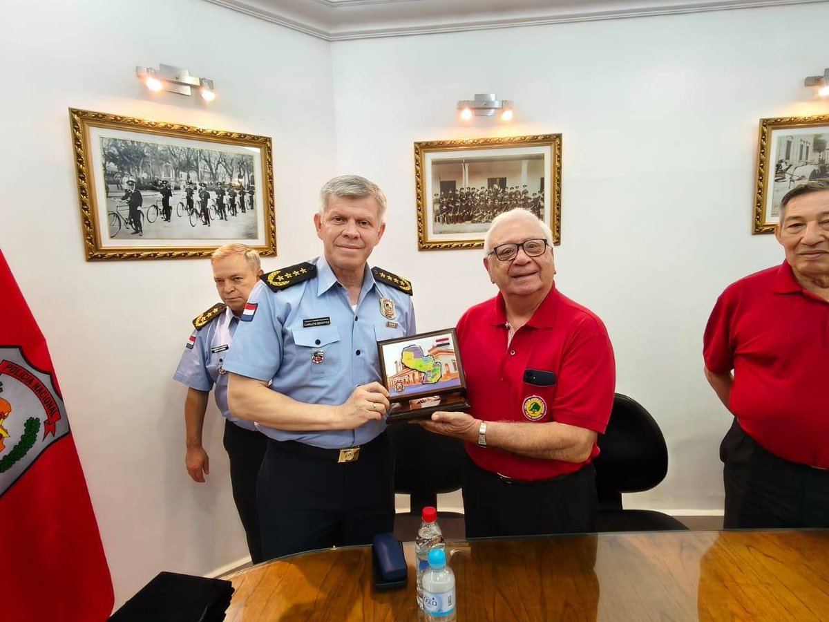 policia_py's tweet image. 𝗩𝗶𝘀𝗶𝘁𝗮 𝗱𝗲 𝗮𝘂𝘁𝗼𝗿𝗶𝗱𝗮𝗱𝗲𝘀 𝗱𝗲𝗹 𝗖𝗶́𝗿𝗰𝘂𝗹𝗼 𝗱𝗲 𝗢𝗳𝗶𝗰𝗶𝗮𝗹𝗲𝘀 𝗥𝗲𝘁𝗶𝗿𝗮𝗱𝗼𝘀 𝗱𝗲 𝗹𝗮 𝗣𝗼𝗹𝗶𝗰𝗶́𝗮 𝗡𝗮𝗰𝗶𝗼𝗻𝗮𝗹
@MDI_Paraguay
facebook.com/share/p/19qYEr…