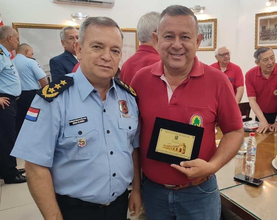 policia_py's tweet image. 𝗩𝗶𝘀𝗶𝘁𝗮 𝗱𝗲 𝗮𝘂𝘁𝗼𝗿𝗶𝗱𝗮𝗱𝗲𝘀 𝗱𝗲𝗹 𝗖𝗶́𝗿𝗰𝘂𝗹𝗼 𝗱𝗲 𝗢𝗳𝗶𝗰𝗶𝗮𝗹𝗲𝘀 𝗥𝗲𝘁𝗶𝗿𝗮𝗱𝗼𝘀 𝗱𝗲 𝗹𝗮 𝗣𝗼𝗹𝗶𝗰𝗶́𝗮 𝗡𝗮𝗰𝗶𝗼𝗻𝗮𝗹
@MDI_Paraguay
facebook.com/share/p/19qYEr…