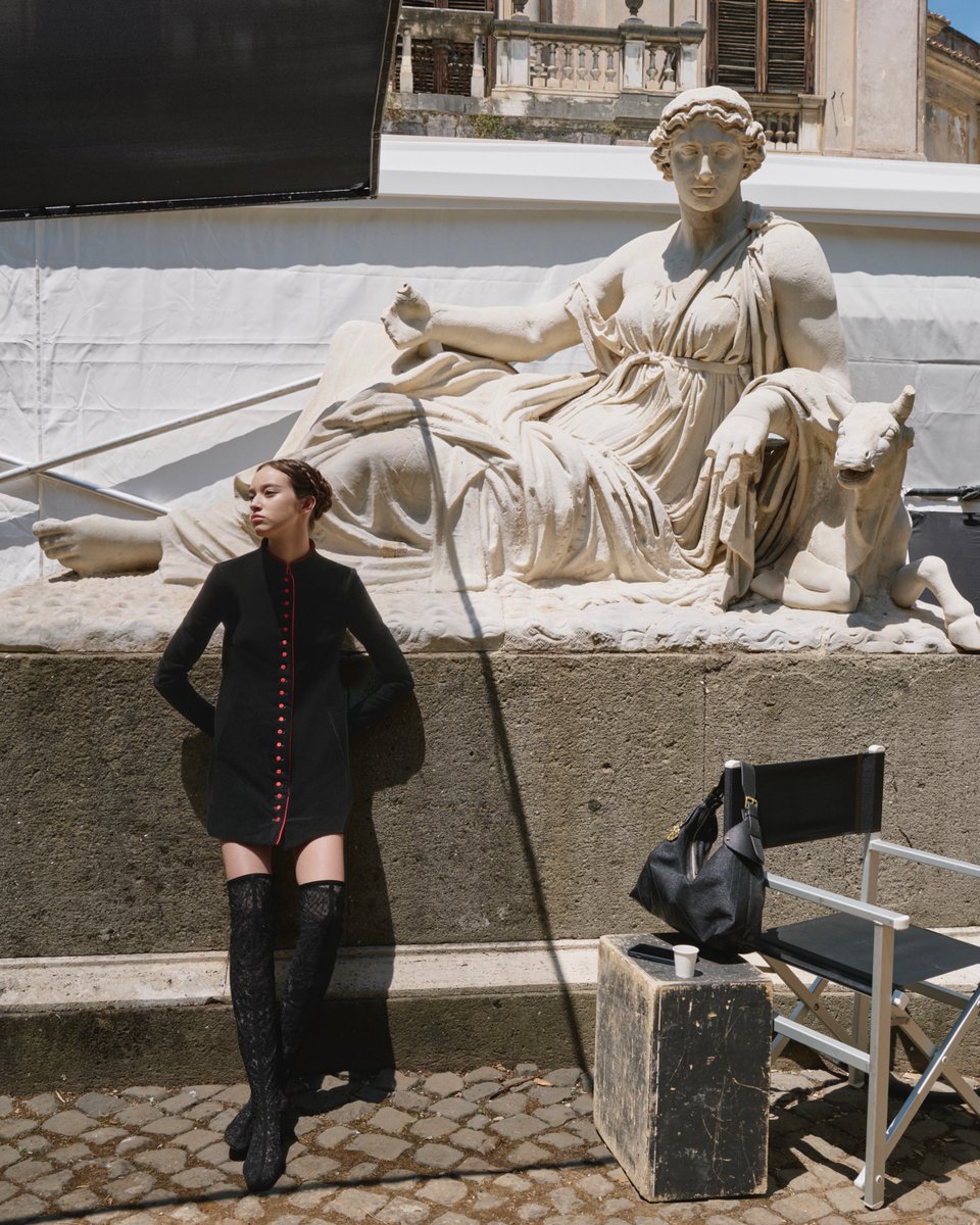 Dior Cruise 2026 captures a sense of storied artistry influenced by classic Italian cinema and costume balls

Available in stores and on.dior.com/cruise-2026-x

#DiorCruise