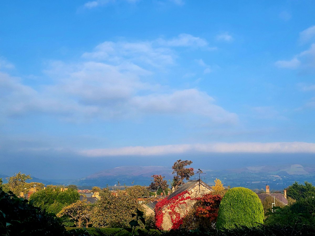 Denbigh this afternoon <a href="/DerekTheWeather/">Derek Brockway - weatherman</a> <a href="/SabrinaJayneLee/">Sabrina Lee</a> <a href="/Sue_Charles/">Sue Charles</a> <a href="/BBCWthrWatchers/">BBC Weather Watchers</a> 😁🍁🍂