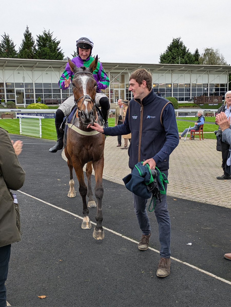 Kiss My Face (Joe Anderson) takes the 3m Handicap Hurdle at Wetherby 🏇🏻