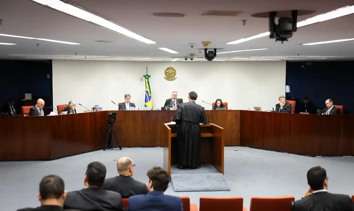 📢 Nova jurisprudência: julgamento no STF do núcleo de desinformação da tentativa de golpe pode criar precedente para fake news contra as urnas

O PGR, Paulo Gonet, pediu ontem a condenação dos sete réus acusados de serem responsáveis pela tática da disseminação de mentiras sobre
