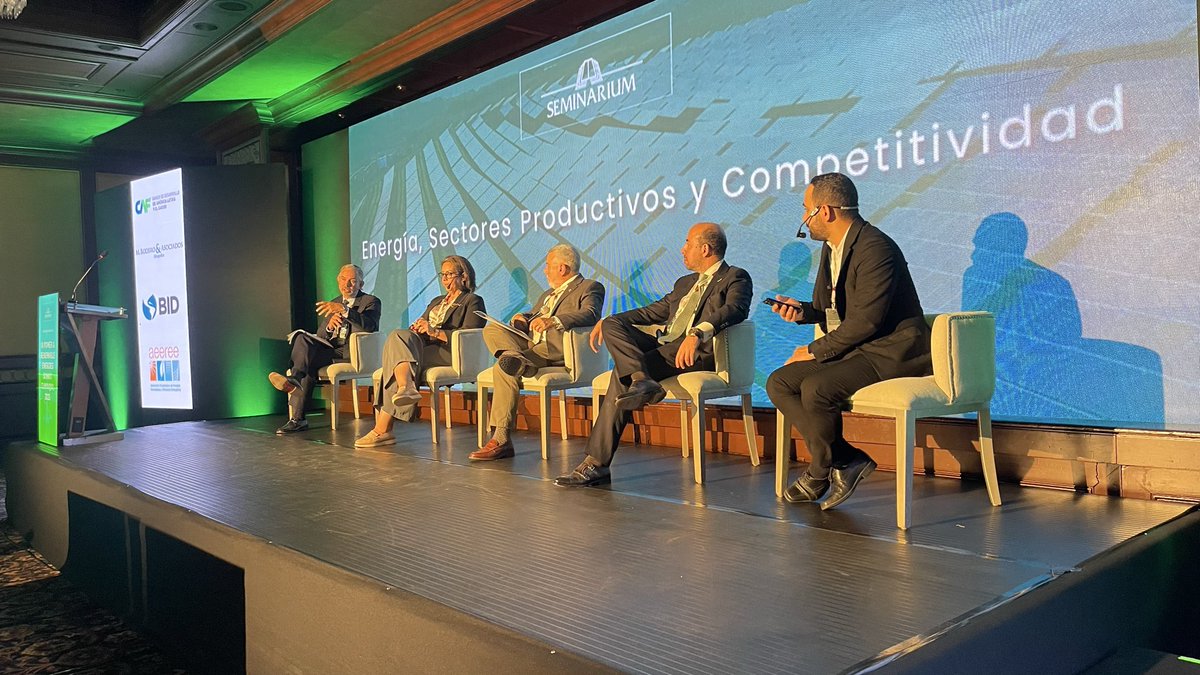 ¡El Ecuador Productivo se une por la energía sostenible! 🤝
Gran Panel en el #IIIPowerAndRenewableEnergiesSummitGuayaquil2025: José Pileggi, <a href="/YahiraPiedrahit/">Yahira Piedrahita</a> , <a href="/jcnavarrogom/">Juan Carlos Navarro Gomez</a> <a href="/davidlarenas/">David Larenas</a> y Marcelo Bodero analizan cómo la energía solar inteligente impulsa la competitividad.