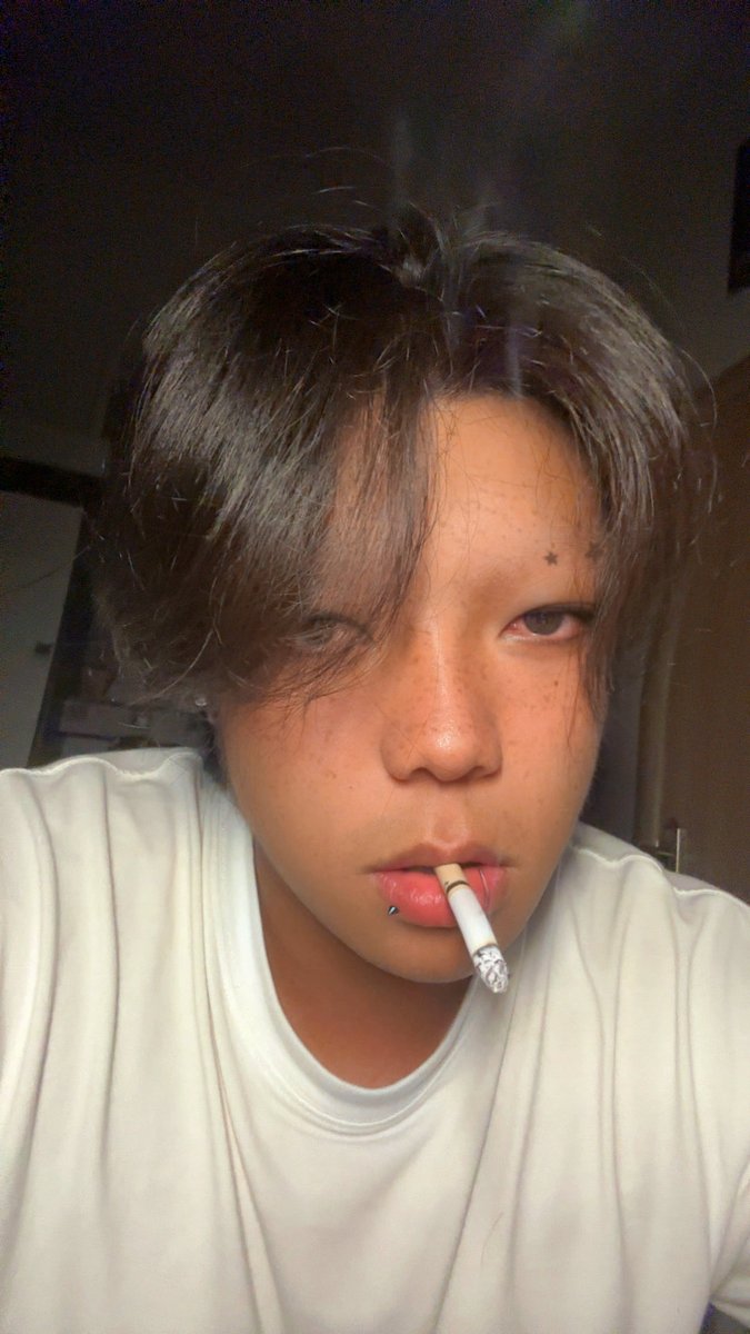 气到跺脚。另一个室友给了我根荷花安慰我。