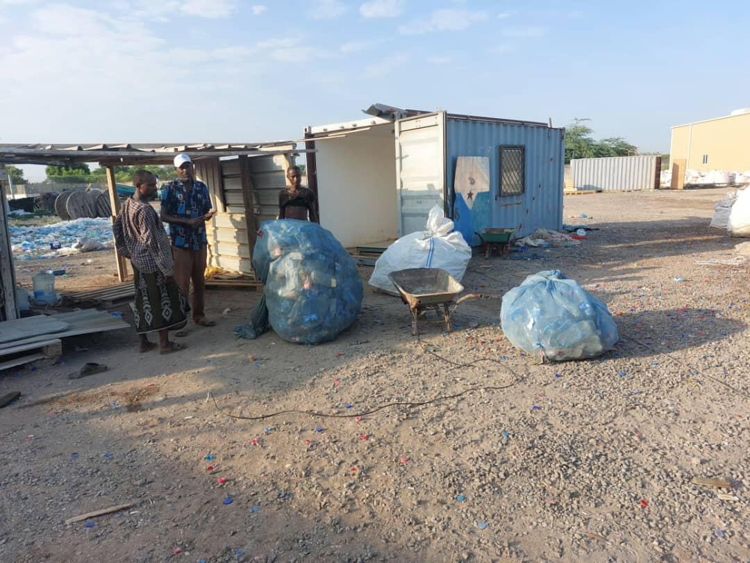 ecotechdj's tweet image. ♻️ 205 kg de PET collectés ce 15 oct grâce aux 8 particuliers engagés pour le recyclage à #Djibouti 🙌
Chaque geste compte pour une planète plus propre 🌍💚
#EcoTech #Recyclage #ZéroDéchet