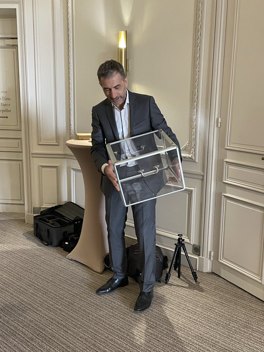 erikbielderman's tweet image. Premier RV pré votes pour le jury des #AutomobileAwards dans les salons de l’#AutomobileClubdeFrance.
50 marques présentes sur l’ensemble des prix.
Vous pouvez votez dès maintenant pour la voiture de l’année 2025. 🗳️
automobileawards.com