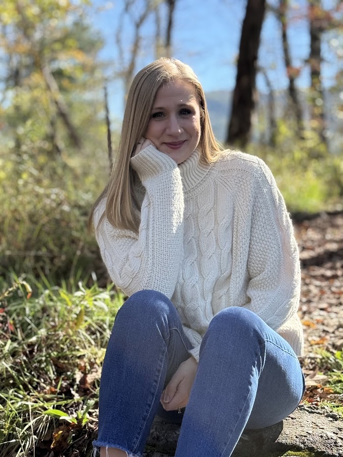 CJVickWrites's tweet image. Hi, my name is Carly, and my toxic traits include (but are not limited to): writing huge stream-of-conciousness outlines my agent has to interpret, indulging in an imposter syndrome spiral between projects, and habitually killing off the &apos;favorite&apos; character. 

#WritingCommmunity