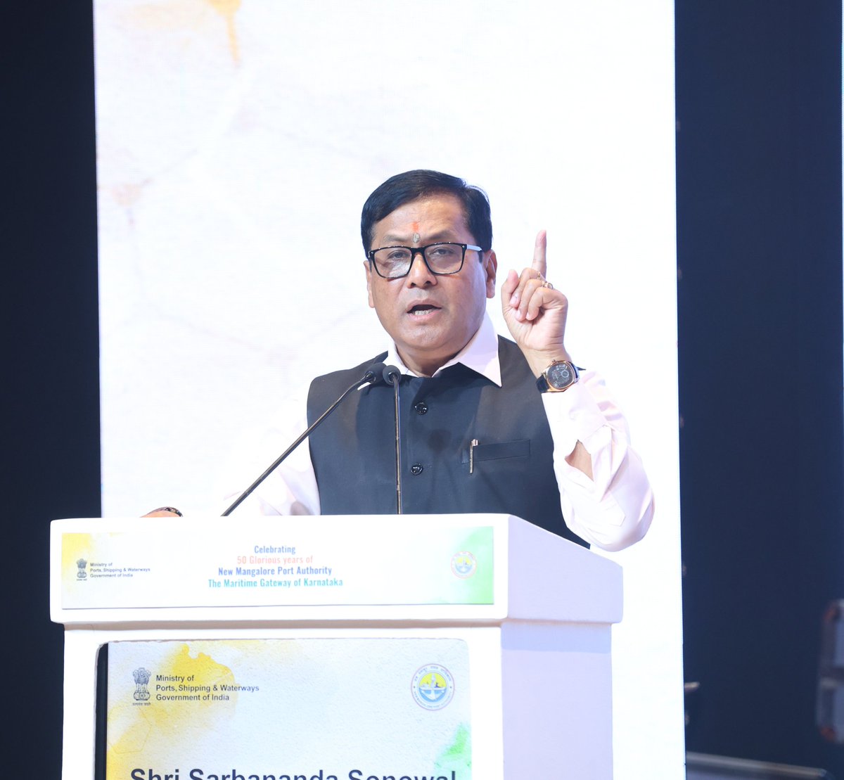 airnews_ghy's tweet image. তেওঁ কয় যে ২০৪৭ চনৰ ভিতৰত ভাৰতক ৩০ লাখ কোটি ডলাৰৰ অৰ্থনীতি ৰূপে গঢ়ি তোলাৰ লক্ষ্য বাস্তৱায়নৰ ক্ষেত্ৰত দেশৰ বন্দৰসমূহে গুৰুত্বপূর্ণ ভূমিকা পালন কৰিব।
#India2047 
#InfrastructureDevelopment
#MaritimeDevelopment