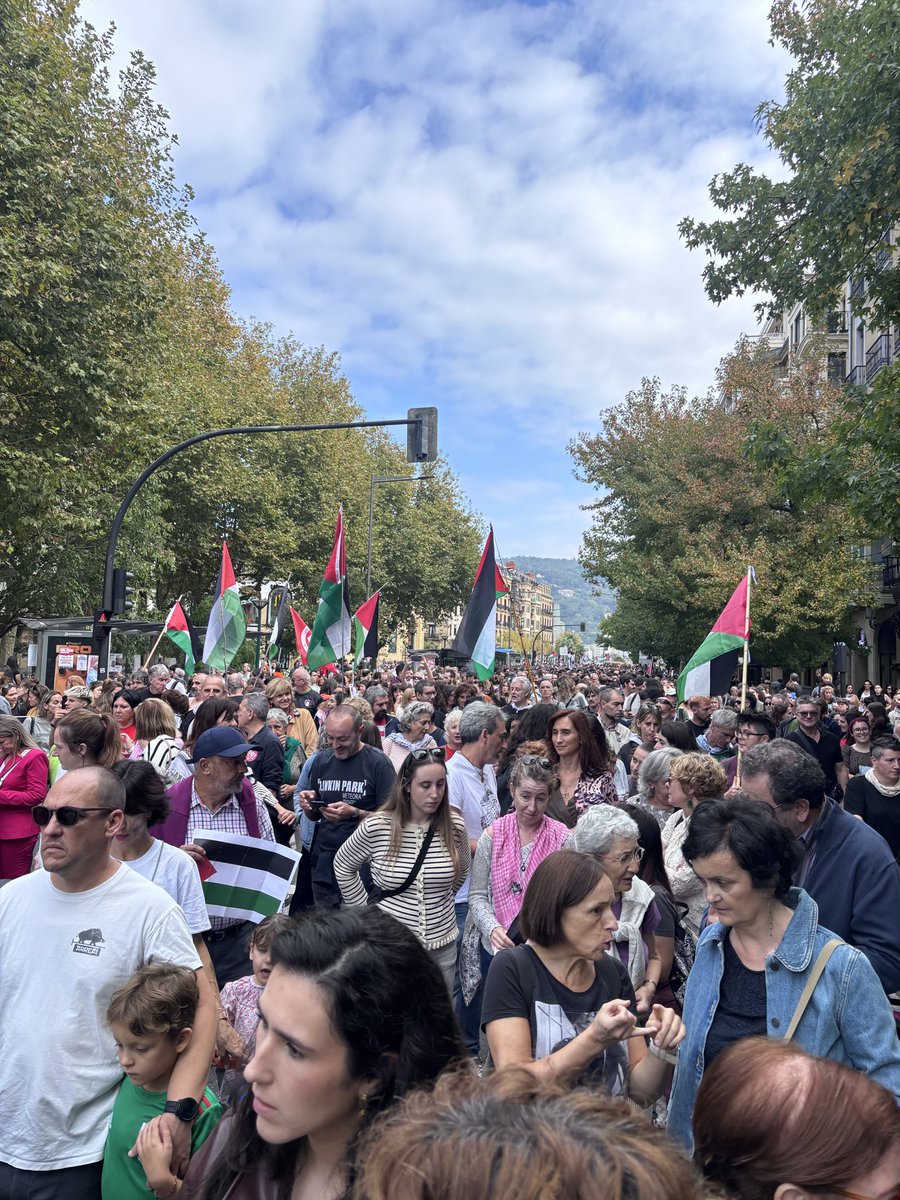 am_ccoo's tweet image. Impresionante respuesta m de Gipuzkoa contra el genocidio en Gaza @ccooarcelor @CCOO @am_ccoo con los palestinos