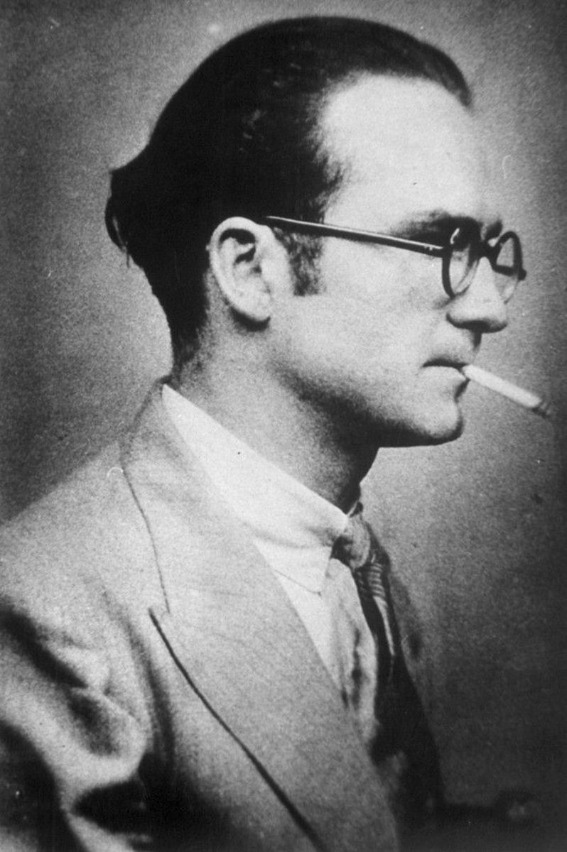 Decía Mircea Eliade en «Imágenes y símbolos» que el hombre perece en el tiempo no por vivir en él, sino por creer en su realidad y olvidar la eternidad.