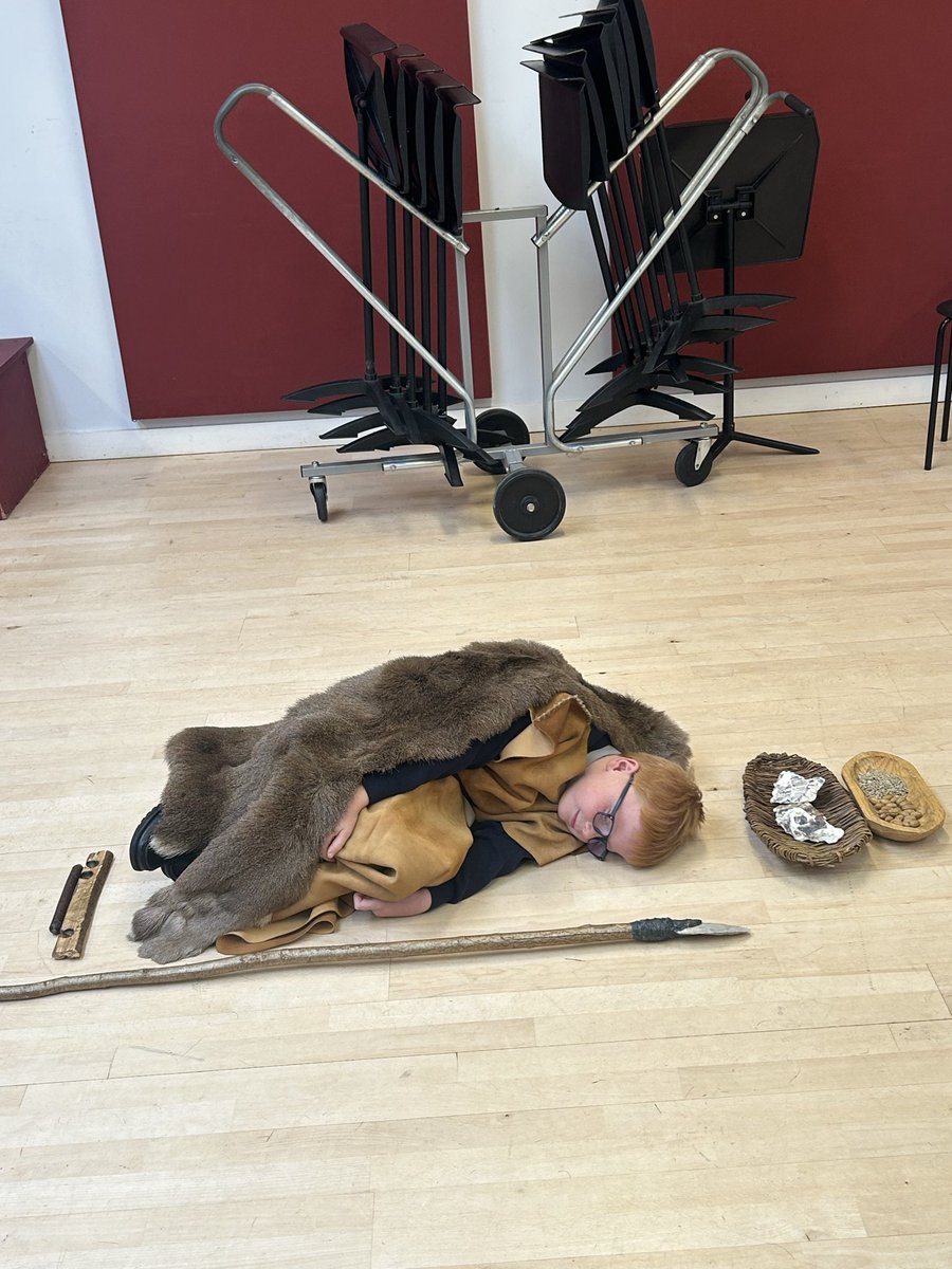 Carolin90534336's tweet photo. .@winterfoldhs Stone Age Man before and after !! https://t.co/pLZnWDN1TU