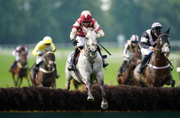 🚨NOW: Racing Live! 🏇

<a href="/Lee__McKenzie/">Lee</a> &amp; <a href="/TanyaStevenson1/">Tanya Stevenson</a> bring you  racing from Worcester!

🐴 Big Wednesday Debate!
🐴 Hear from Ben Pauling!
🐴 Champions Day Preview!
➕ More! 

Listen➡️talkSPORT.com/play/talkSPORT2