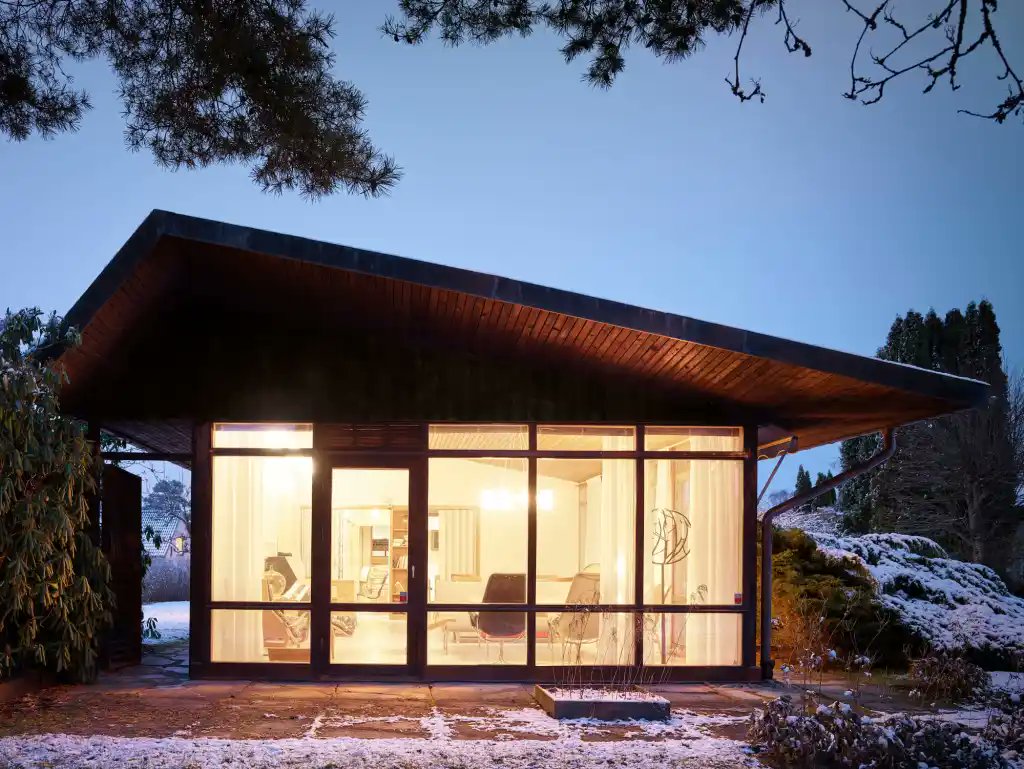 architectmag's tweet photo. Live inside a modernist masterpiece
Apply now for the Bruno Mathsson Design Residency 2026—a month-long stay in Sweden’s iconic 1955 glass house.

Deadline: Oct 30 🗓️

Learn more 👉 https://t.co/08O5KeDdhB

#DesignResidency #Architecture #Modernism #BrunoMathsson https://t.co/oELc32Rkjh