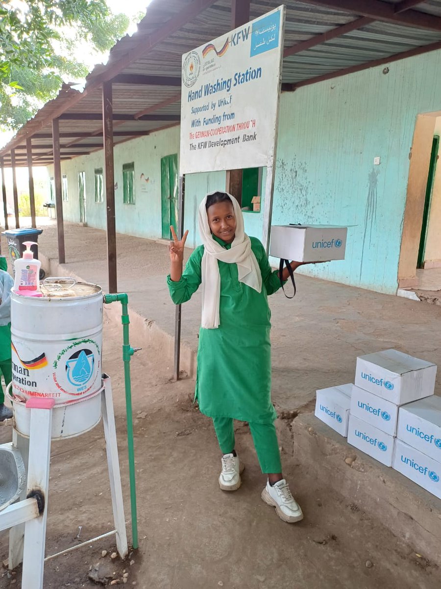 UNICEFSudan's tweet photo. 💧180,000 lives impacted. Cholera cases prevented.
1 powerful habit: handwashing.
Thanks to @BMZ_Bund through @KfW_int, @UNICEF is rebuilding water & sanitation facilities—and futures.
This #WorldHandwashingDay, every clean hand is a victory. Every drop counts. https://t.co/mKXHPqxiZ2