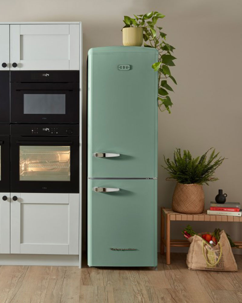 GilesElectrical's tweet photo. We just love the CDA Florence fridge freezer! Available in four stunning retro-inspired colours.

Sea Holly Blue, Tea Rose Pink, Meadow Green and Barley Cream. What would you choose?

#cdaflorence #florencefridgefreezer #retrofridgefreezer #retrokitchen #designerhome https://t.co/WTh1Xc3GoL