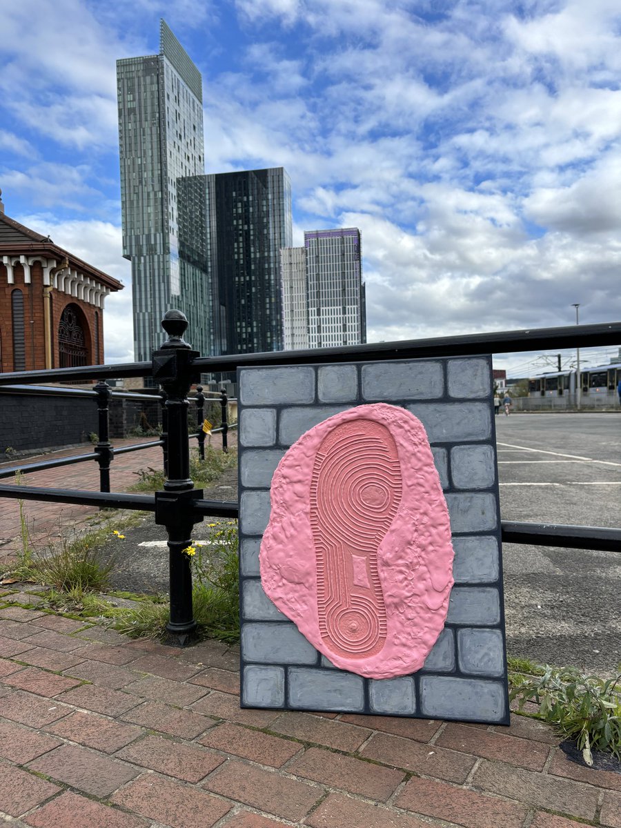 ElliotB99's tweet image. The first sculpture from my  new art project is complete, Bubblegum Force 1🍬