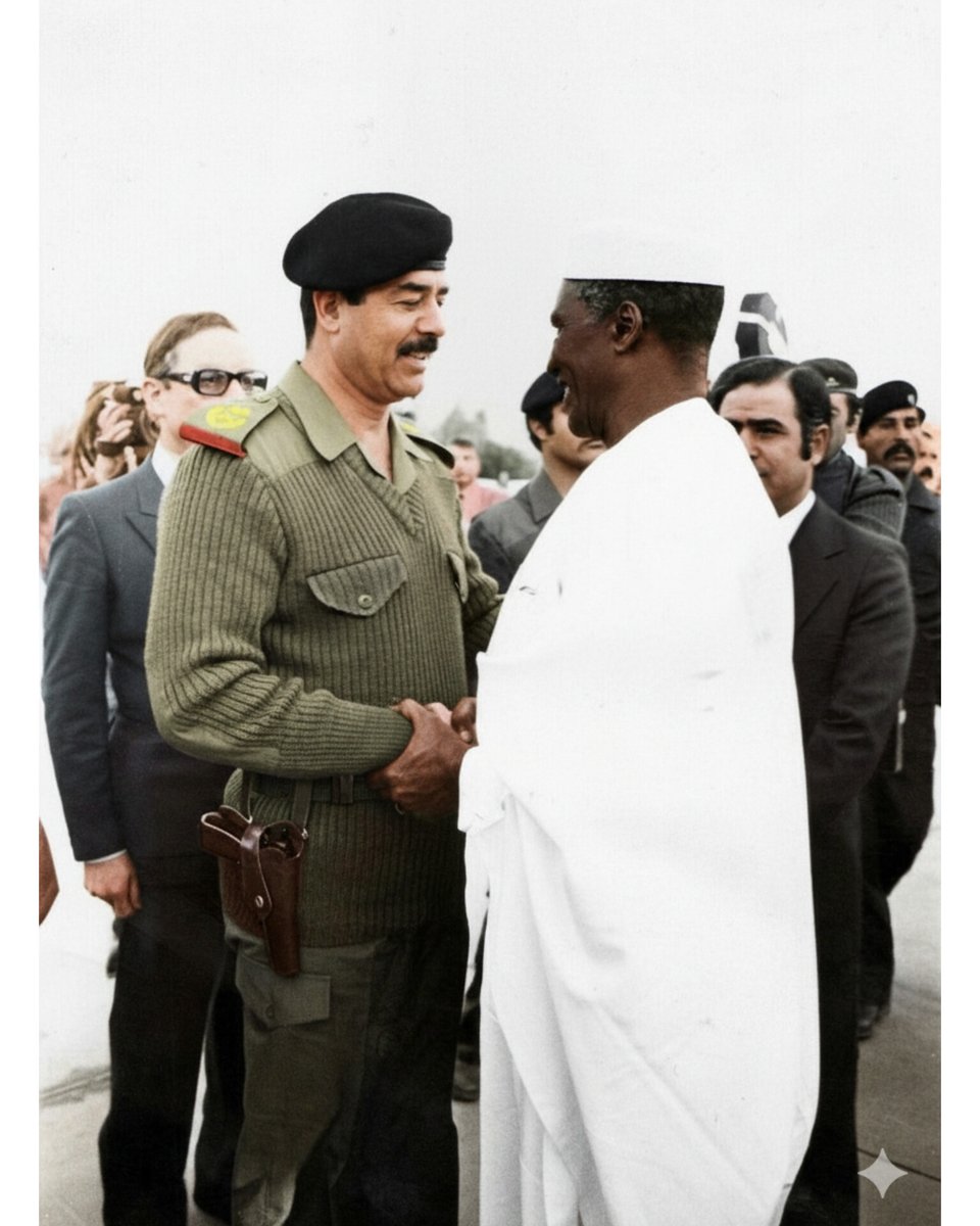 مُهابٌ في الأَنَامِ، طَويلُ قَامَةْ، لا يُجَارَى في الهِيبَةْ.

#صدام_حسين
#صدام_حسين_المجيد