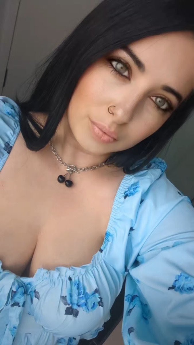 algorithmsayshi's tweet image. No bra no worries 🩵