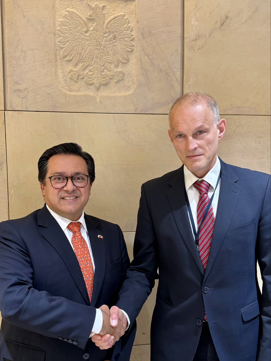El Embajador Juan Sandoval sostuvo una reunión de trabajo con el Subsecretario de Estado Wojciech Zajączkowski <a href="/MSZ_RP/">Ministerstwo Spraw Zagranicznych RP 🇵🇱</a> 
Revisaron el estado que guarda la relación entre México 🇲🇽 y Polonia 🇵🇱 e identificaron acciones para profundizarla y ampliarla en distintas áreas. <a href="/SRE_mx/">Relaciones Exteriores</a>