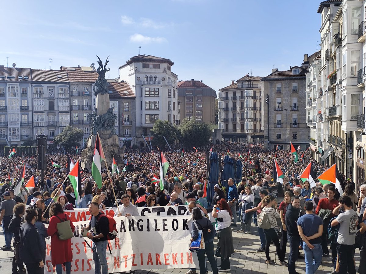 UGT_SP_EUSKADI's tweet photo. #UGTZerbitzuPublikoak No queremos un acuerdo parcial, queremos un acuerdo que asegure la paz definitiva. https://t.co/7wtC84Jcz3 #LangileokPalestinarekin #StopGenocidio 👉 Comparte 💪: https://t.co/wwropGNKll https://t.co/vb54WUfYbD