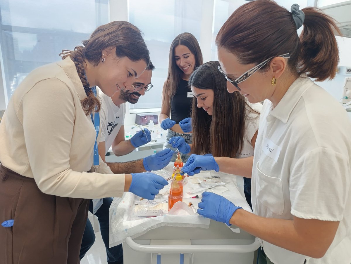 👉Més de 250 professionals de l’<a href="/hjoan23/">Hospital Universitari Joan XXIII</a> s’han format enguany en maniobres de reanimació cardiopulmonar (RCP) per saber com actuar en els primers minuts crítics d’una emergència.
➕ℹ️🔗tuit.cat/o8oi9
#DiaMundialdelAturadaCardiorespiratòria
#DiaMundialRCP💓#RCP #Salut