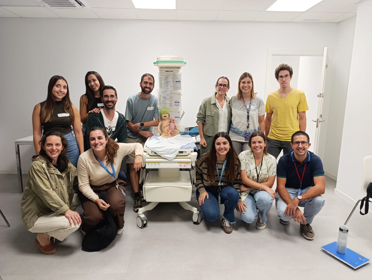 hjoan23's tweet photo. 👉Més de 250 professionals de l’@hjoan23 s’han format enguany en maniobres de reanimació cardiopulmonar (RCP) per saber com actuar en els primers minuts crítics d’una emergència.
➕ℹ️🔗https://t.co/Lh0KetUlOj
#DiaMundialdelAturadaCardiorespiratòria
#DiaMundialRCP💓#RCP #Salut https://t.co/ctKCihbUuv