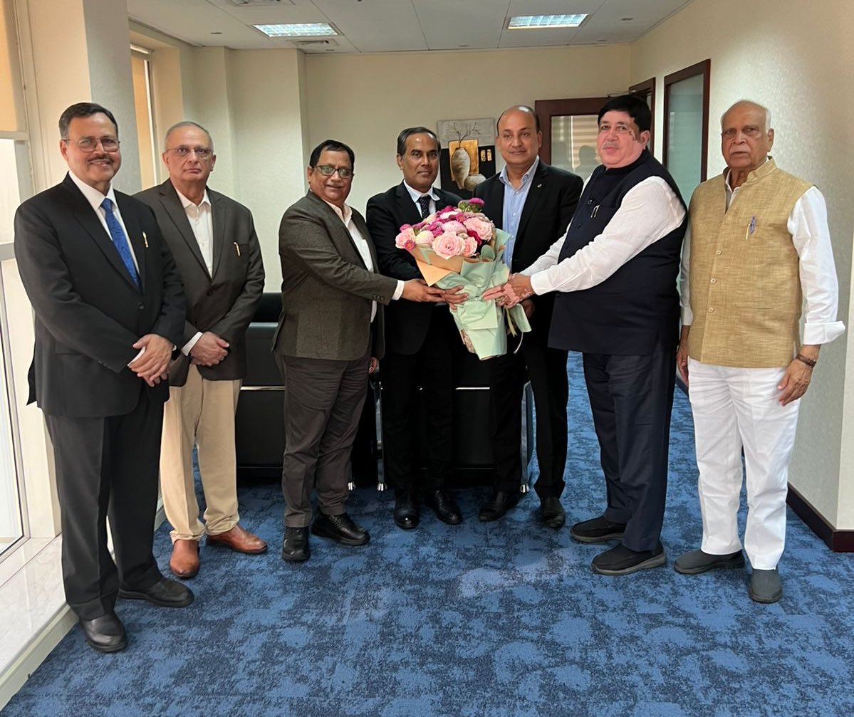 आज कीट (किसान इंटरनेशन ट्रेडिंग) दुबई के डायरेक्टर पद पर किट बोर्ड के द्वारा नियुक्त होने पर श्री ग्रेगोरी मेनेन्डीस, कार्यकारी निदेशक, इफको को शुभकामनाएं दी।

श्री सौरल सेहगल को भी कीट सेक्रेटरी का पद‌भार संभालने के लिए आशीर्वाद दिए और नई नेतृत्व वाली टीम को किट के अच्छे