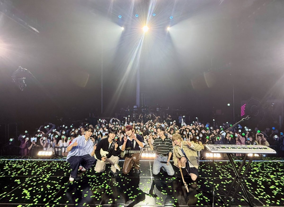 [#ONEWE]

🍀 SHOW CHAMPION 🍀

오늘도, 내일도
위브의 하늘엔 언제나 행운이 머물길 바랍니다 ☁️
빛나는 오늘의 순간처럼
매일이 조금 더 따뜻하게 기억되길 바라요 ☺️

항상 함께해 주셔서 감사합니다 🌀💕

#원위 #MAZE_AD_ASTRA
#미로 #MAZE