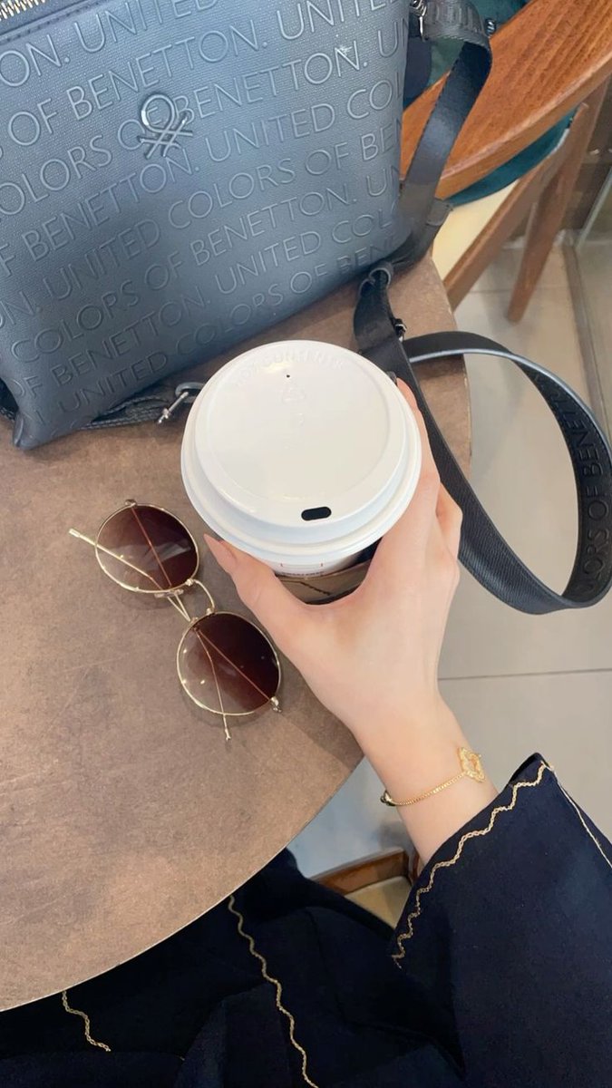 .
.
الظنون أحيان يخطيها الصواب
مثل طيبك في زمن مافيه طيّب .
.
#مساء_الخير