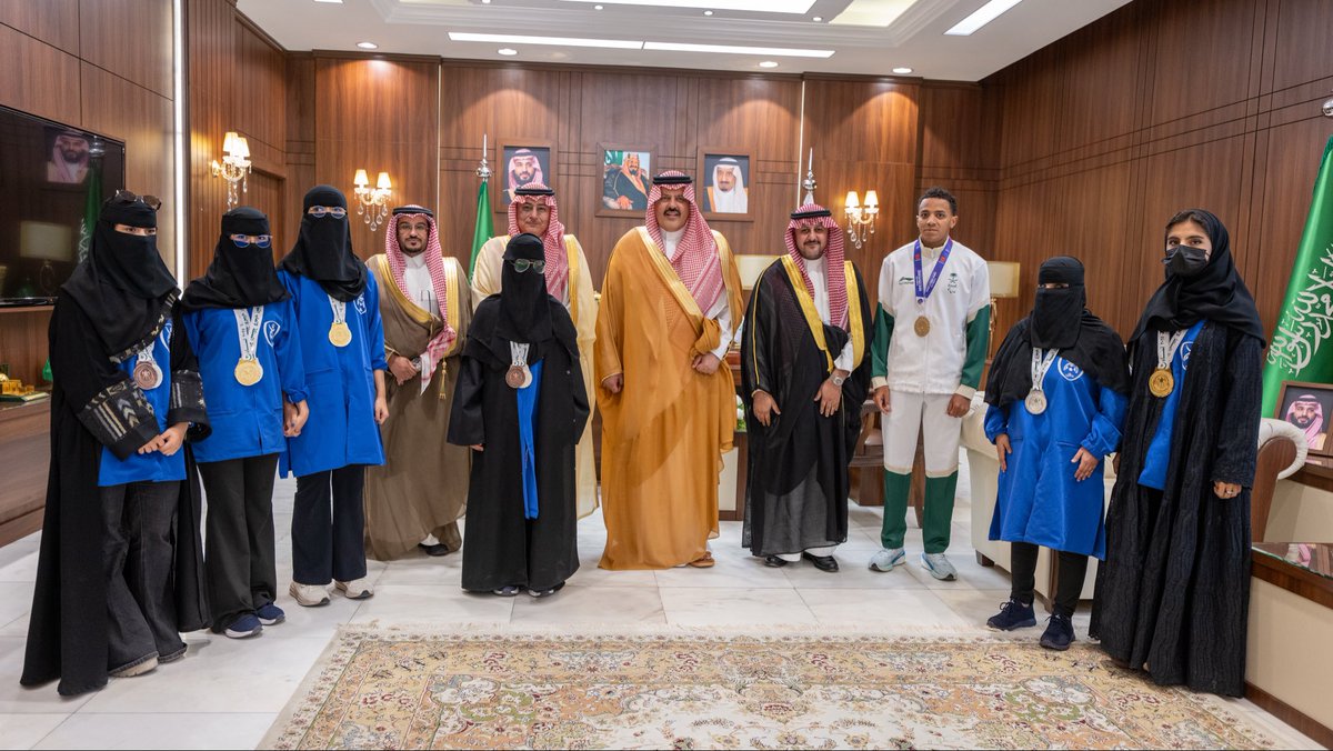 emara_hail's tweet photo. سمو #أمير_منطقة_حائل يستقبل رئيس وأعضاء ولاعبي نادي حائل لذوي الإعاقة بعد حصولهم على عدد من الإنجازات المحلية والعالمية وذلك بحضور مدير فرع وزارة الرياضة بالمنطقة أ.أحمد روزي ورئيس النادي أ.نايف الجميل والرئيس التنفيذي أ.مشعل الصويطي. https://t.co/nnqkDuBq6Q