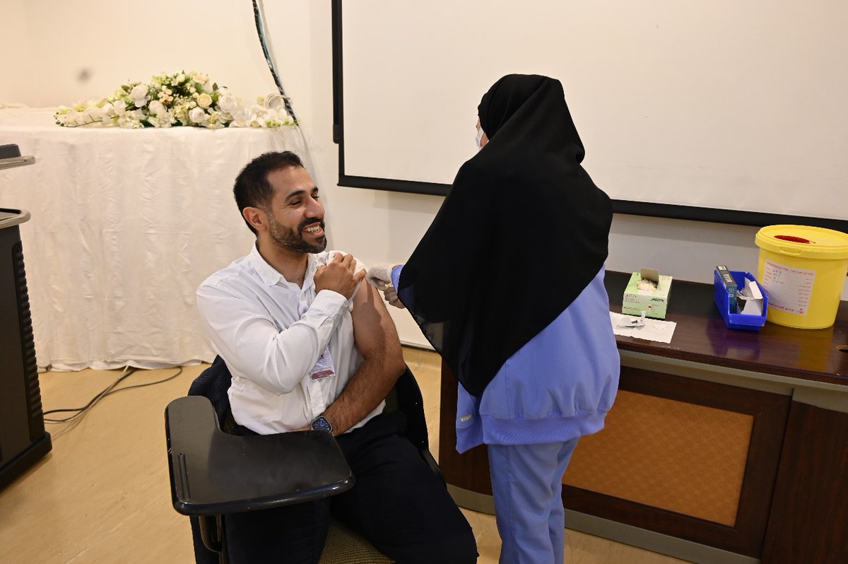 #مركز_سعود_البابطين_لطب_وجراحة_القلب
احدمكونات #تجمع_الشرقية_الصحي 
وضمن حملة #الإنفلونزا_الموسمية 
وتعزيزا بأهمية الوقاية يقدم التطعيمات لمنسوبيه