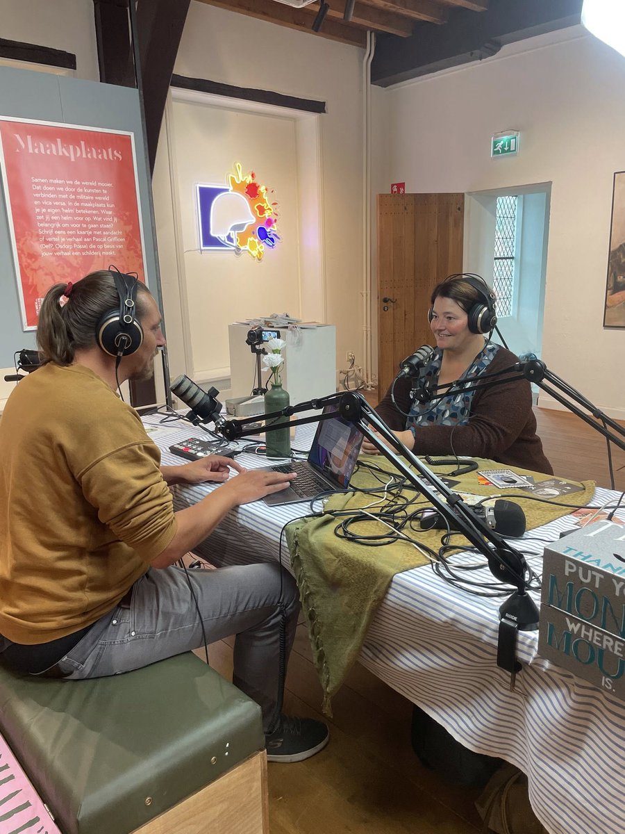 AmyvanSon's tweet image. Op zaterdag 1 november organiseert Museum Elburg samen met Helmen Vol Verhalen een #Veteranendag (jong en oud). In de middag is er een besloten bijzonder programma voor veteranen en familie. Centraal tijdens deze middag staat het ontmoeten en delen van verhalen en kunsten. 1/6🪡