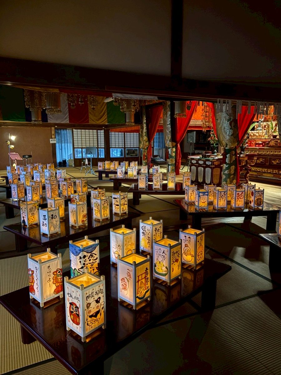 soyokazedojyo's tweet image. 全忠寺の灯篭まつりに参加させていただきました。
お声がけいただきありがとうございました😊
本番は見に行けなくて残念😢来年は行きたいなーと思っています。
ありがとうございました😊
#己書　#己書そよ風道場　#そよ風道場