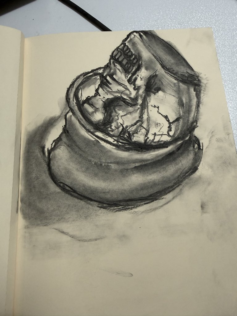 Sen_murv's tweet image. GM
Continuing the study of an object that holds a visual memory for me this exploration focuses on understanding it and creating a diffuse effect using charcoal.