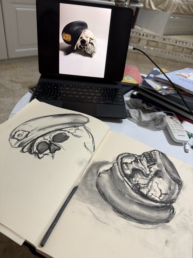 Sen_murv's tweet image. GM
Continuing the study of an object that holds a visual memory for me this exploration focuses on understanding it and creating a diffuse effect using charcoal.