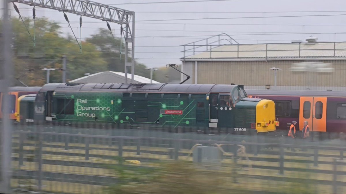 DanSpotter86's tweet image. Heres a shot i wasn't expecting heres @RailOpsGroup Class 37608 (Andromeda) seen here in @HunsletTheBear Soho depot with a few Class 730s in storage on 10/10/25. #Class37 #Sohoemd #Class730 #RailOperationsgroup #Westmidlandstrains