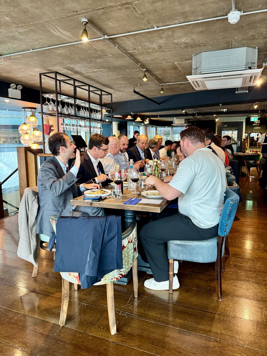 Wincent 与 Deribit 在 DAS London 期间午宴上的与会者特写